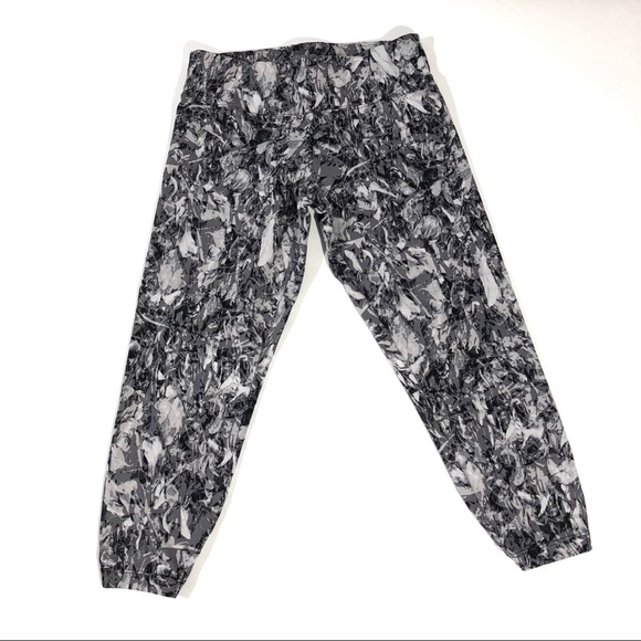 Calvin Klein Pants - Calvin Klein Performance Gray Print Capri Leggings